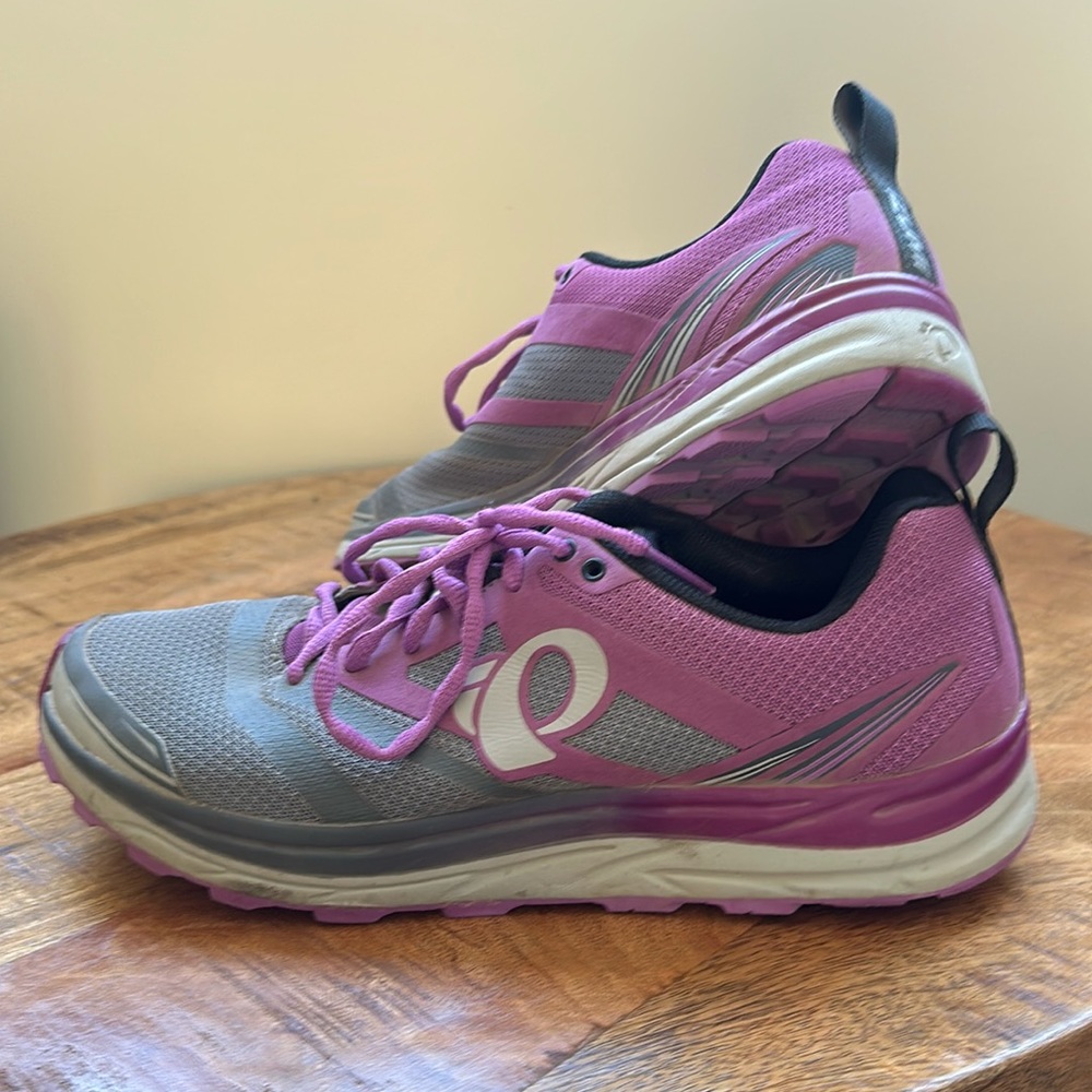 Pear Izumi running shoes.